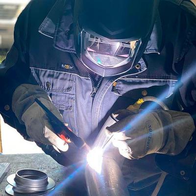 Schweissen eines Abgasrohrs